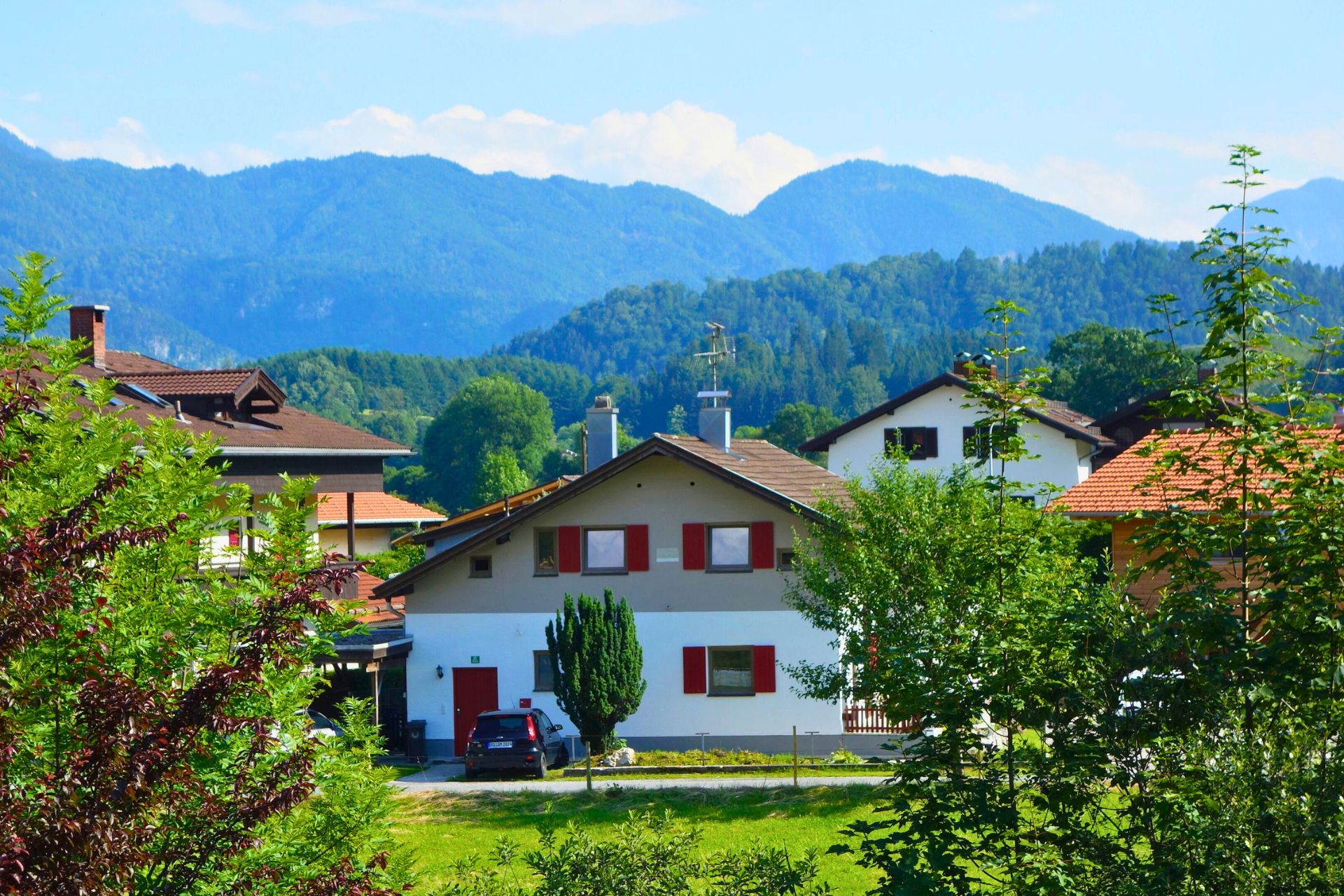 Ferienwohnung Kiefersfelden mit Bergen im Hintergrund